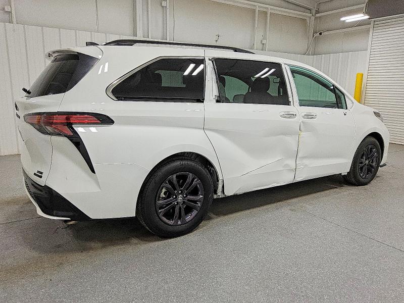 Фото 3 - TOYOTA SIENNA