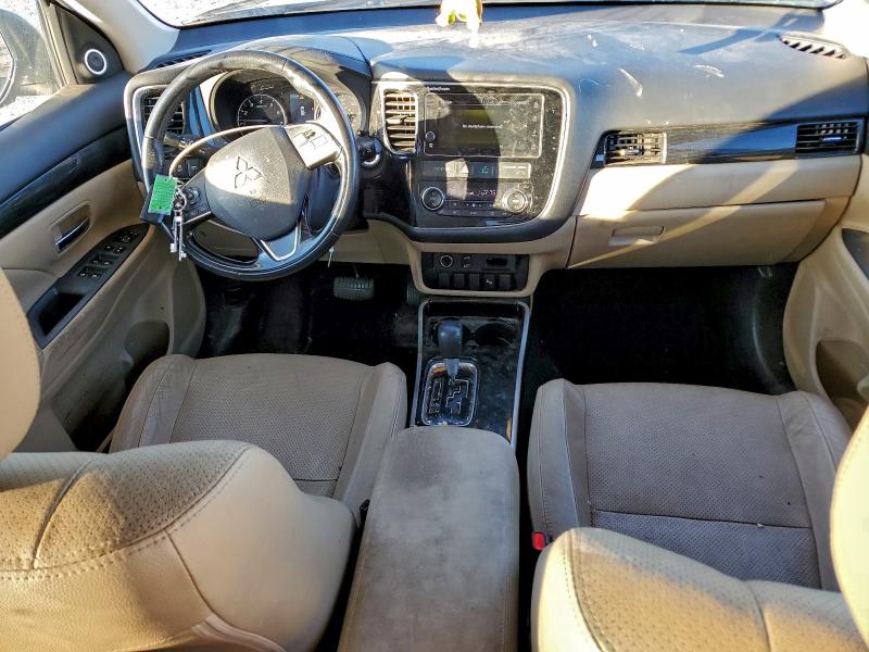 Фото 8 - MITSUBISHI OUTLANDER