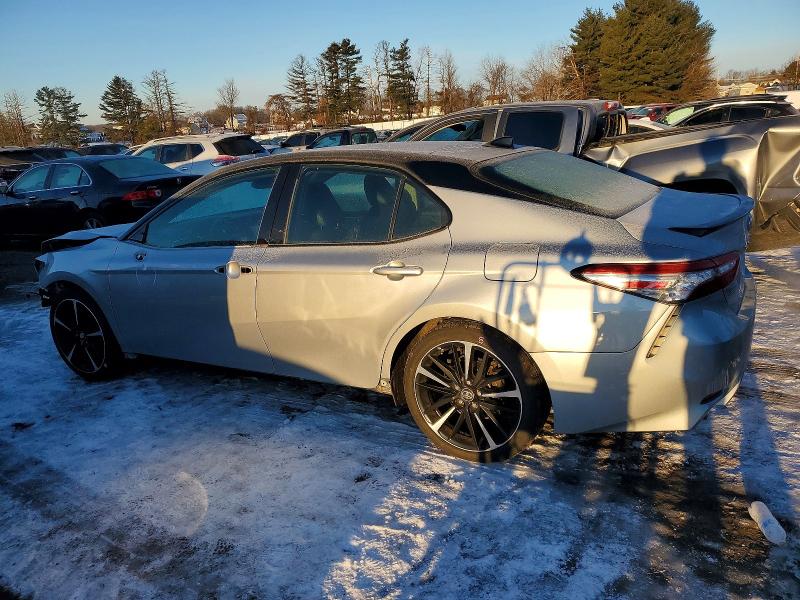 Фото 2 - TOYOTA CAMRY