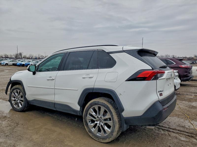 Фото 2 - TOYOTA RAV4