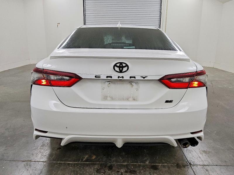 Фото 6 - TOYOTA CAMRY