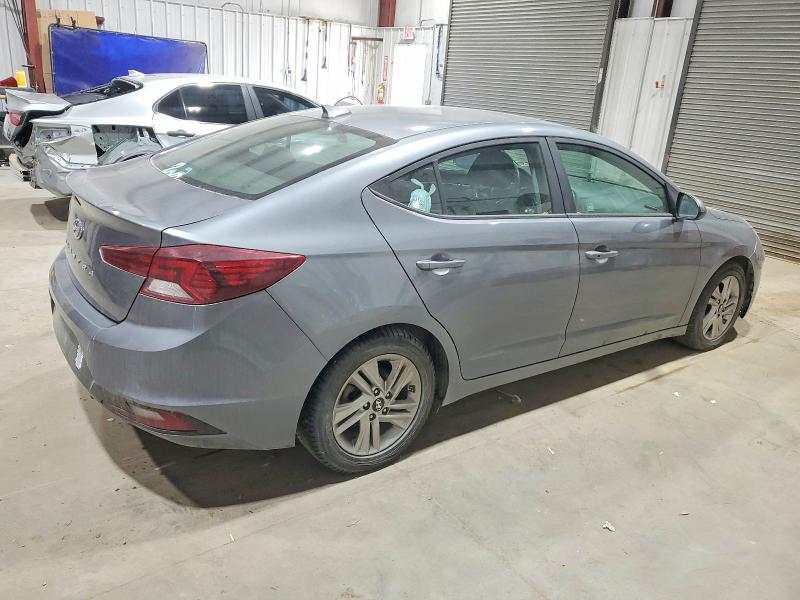 Фото 3 - HYUNDAI ELANTRA