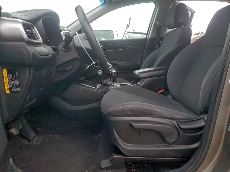 Фото 7 - KIA SORENTO