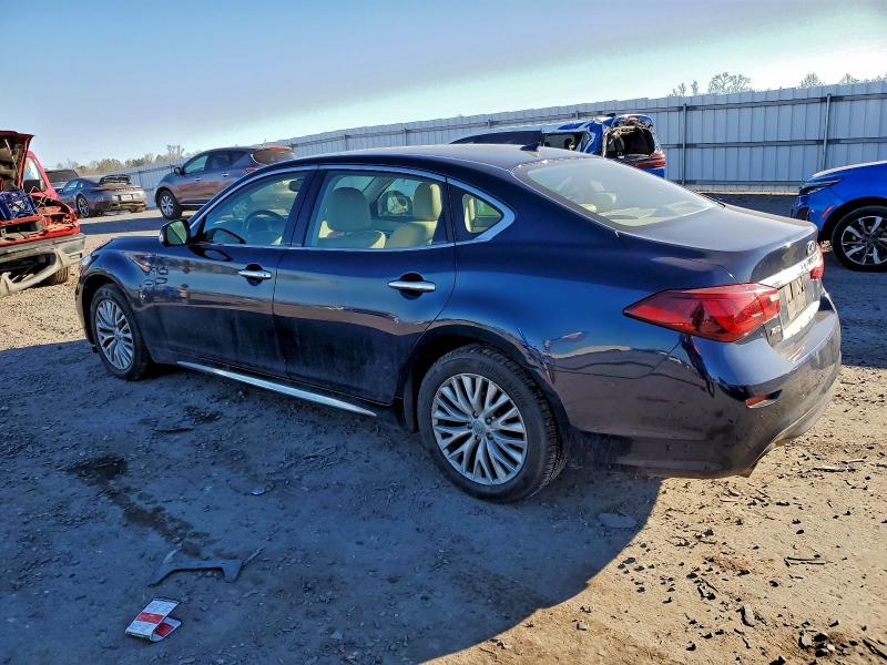 Фото 2 - INFINITI Q70