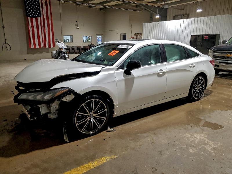 Фото 1 - TOYOTA AVALON