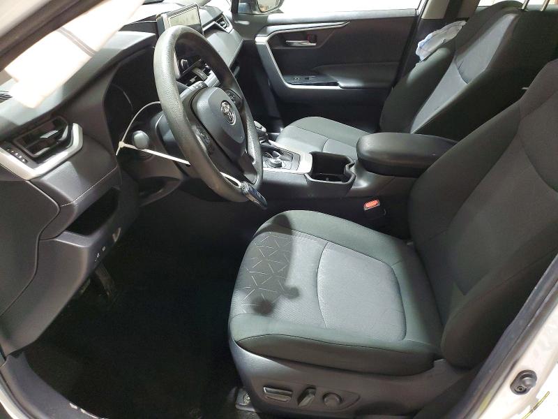 Фото 7 - TOYOTA RAV4