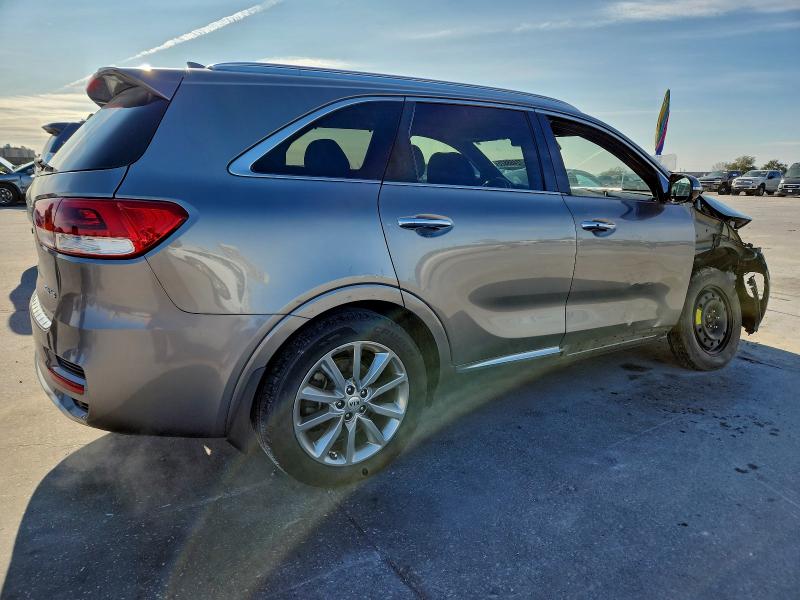 Фото 3 - KIA SORENTO