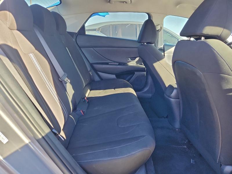 Фото 10 - HYUNDAI ELANTRA