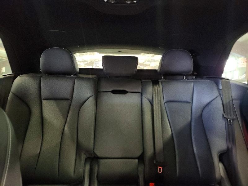 Фото 10 - AUDI Q8