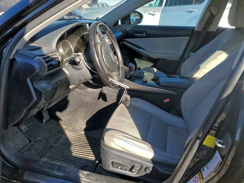 Фото 7 - LEXUS IS