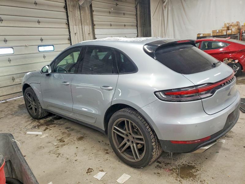 Фото 2 - PORSCHE MACAN