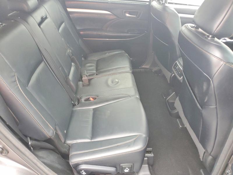 Фото 11 - TOYOTA HIGHLANDER