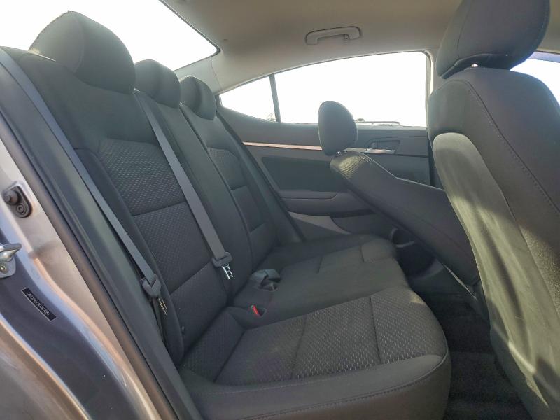 Фото 10 - HYUNDAI ELANTRA