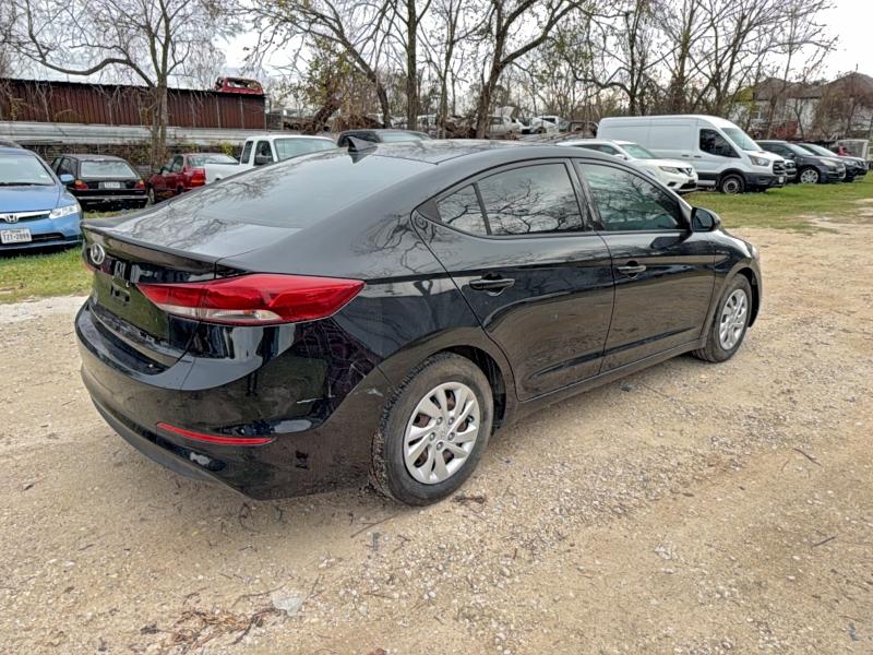 Фото 4 - HYUNDAI ELANTRA