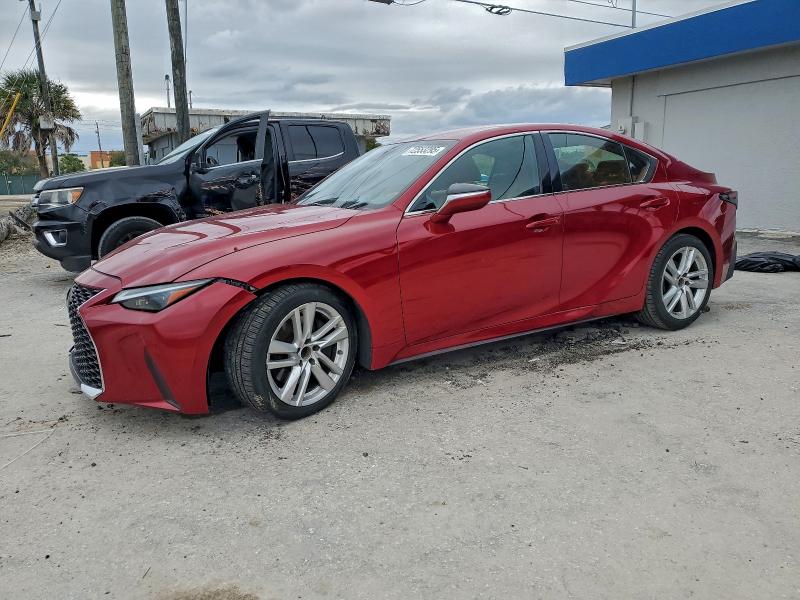 Фото 1 - LEXUS IS