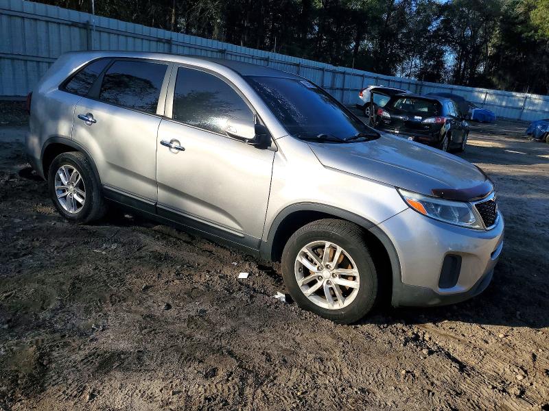 Фото 4 - KIA SORENTO