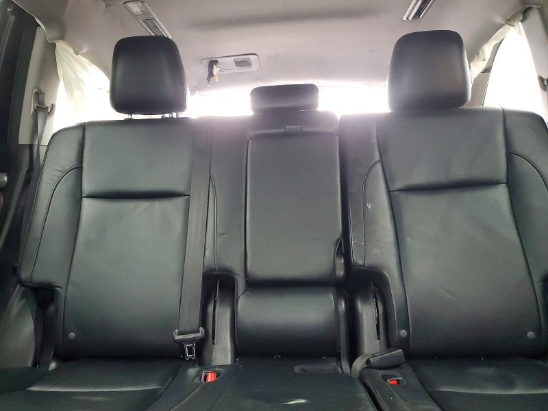 Фото 10 - TOYOTA HIGHLANDER