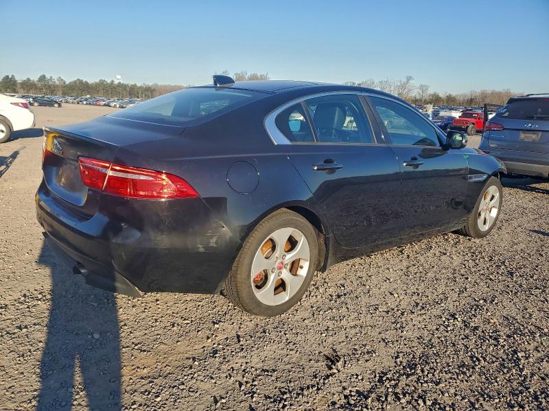 Фото 3 - JAGUAR XE