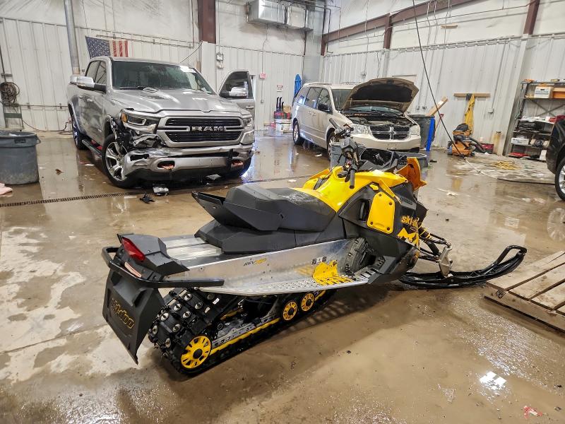 SKI-DOO SNOWMOBILE 2010