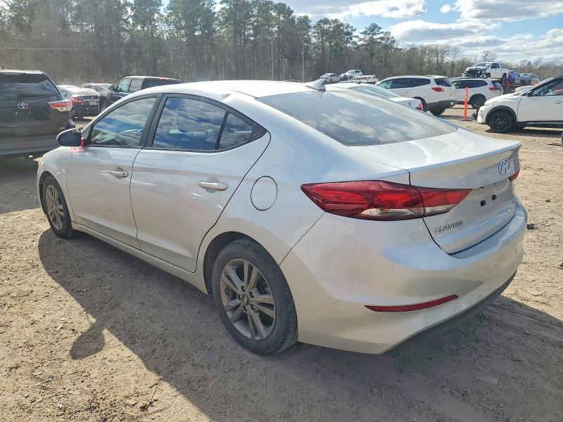 Фото 2 - HYUNDAI ELANTRA