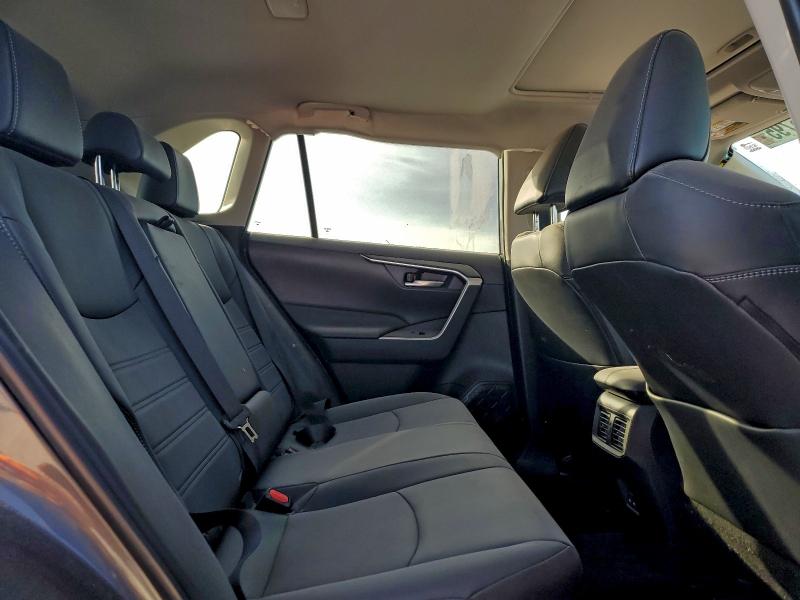 Фото 11 - TOYOTA RAV4