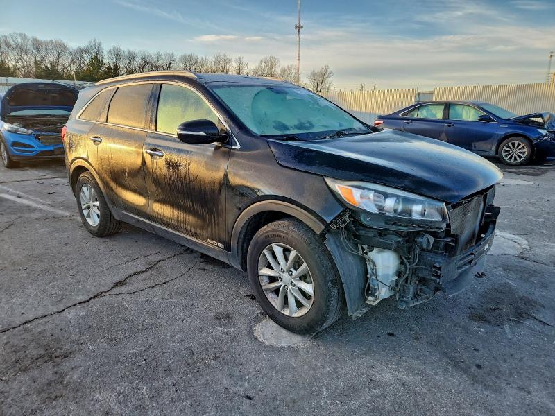 Фото 4 - KIA SORENTO