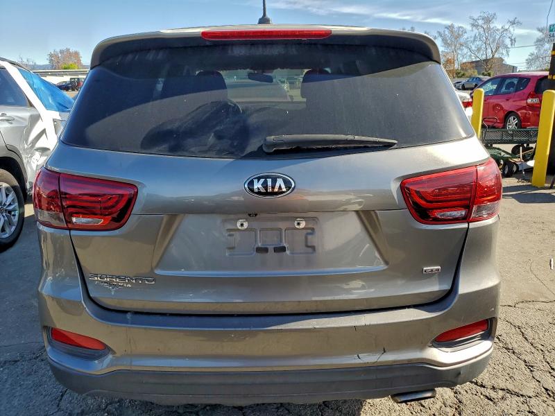 Фото 6 - KIA SORENTO