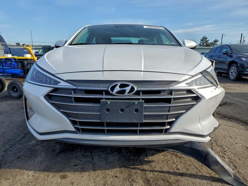 Фото 5 - HYUNDAI ELANTRA