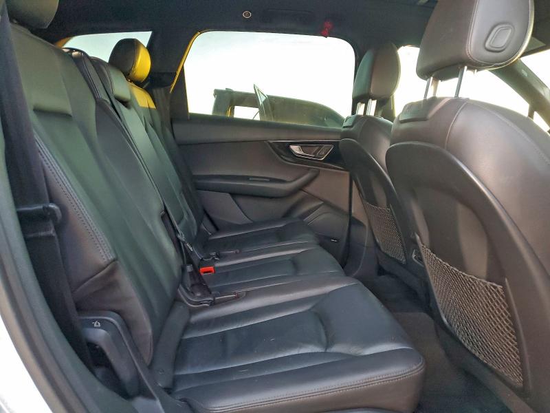 Фото 11 - AUDI Q7