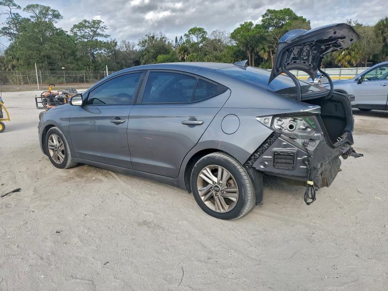 Фото 2 - HYUNDAI ELANTRA