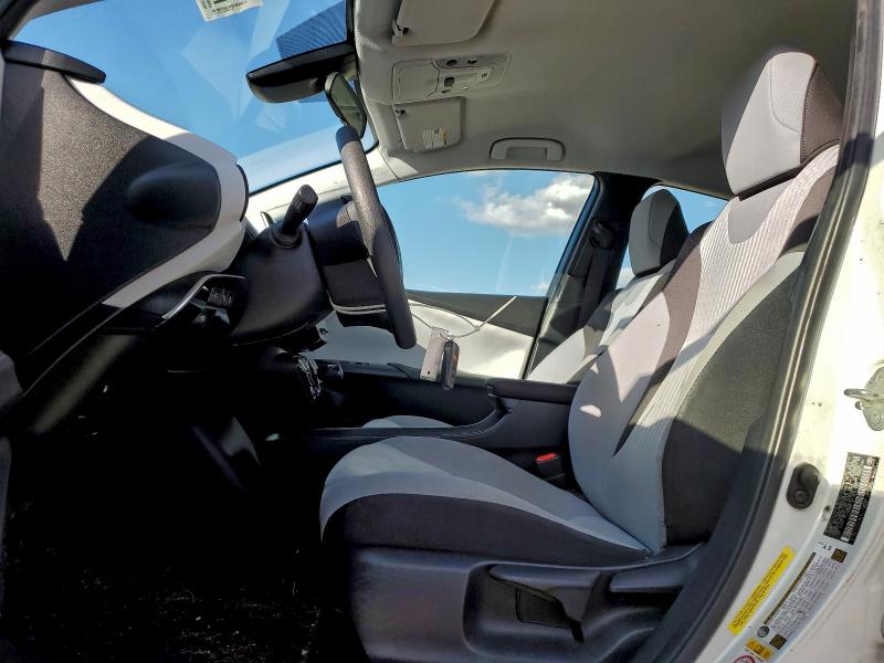 Фото 7 - TOYOTA PRIUS