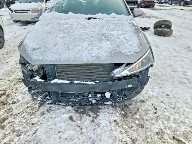 Фото 5 - HYUNDAI ELANTRA