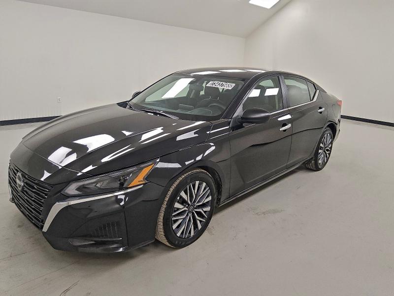 Фото 1 - NISSAN ALTIMA