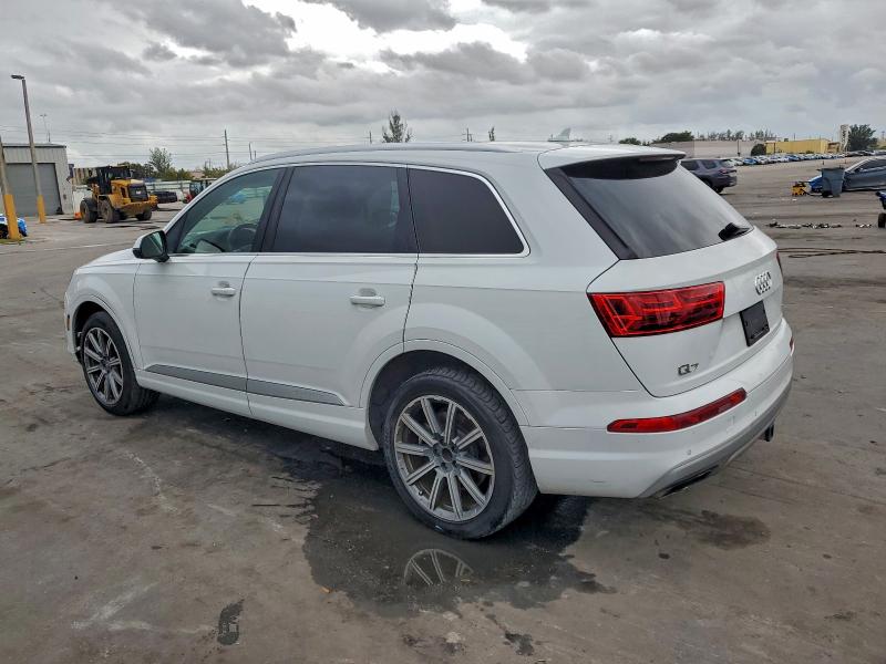 Фото 2 - AUDI Q7