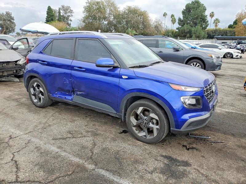 Фото 4 - HYUNDAI VENUE