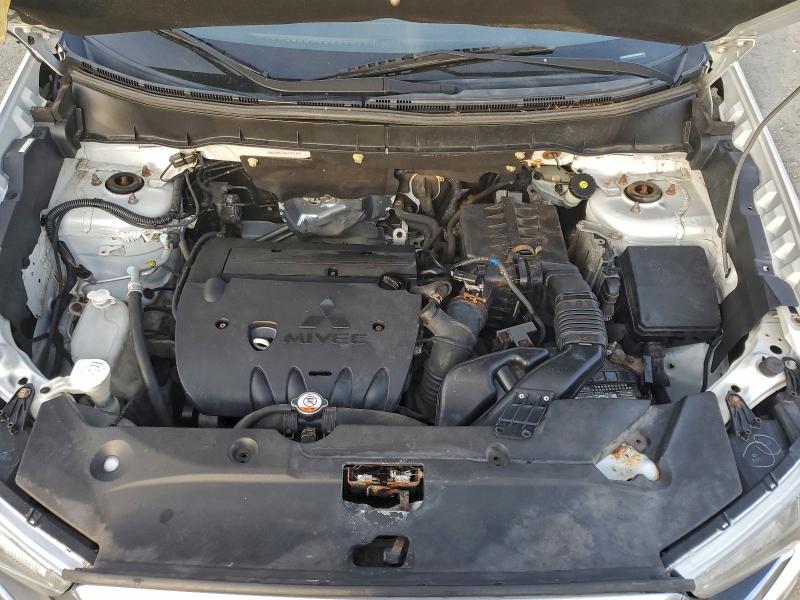 Фото 11 - MITSUBISHI OUTLANDER