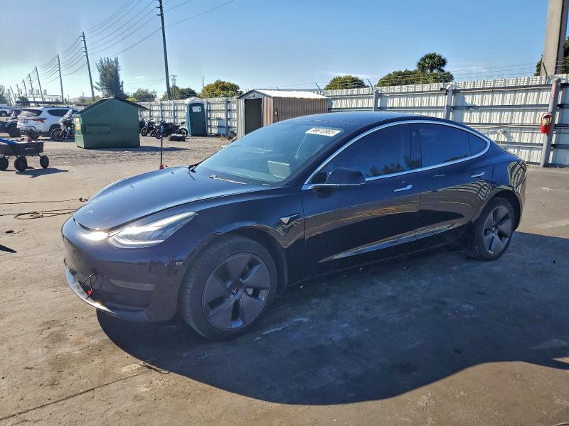 Фото 1 - TESLA MODEL 3