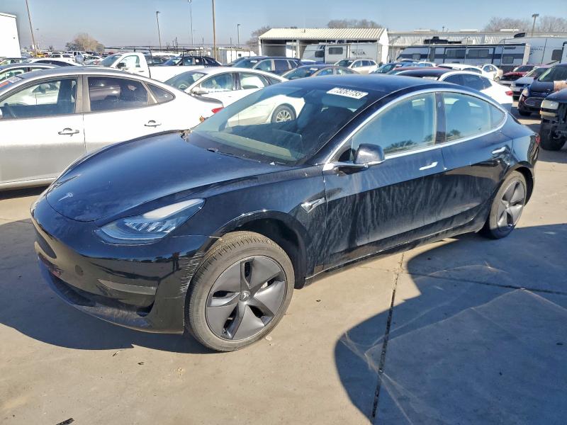 Фото 1 - TESLA MODEL 3