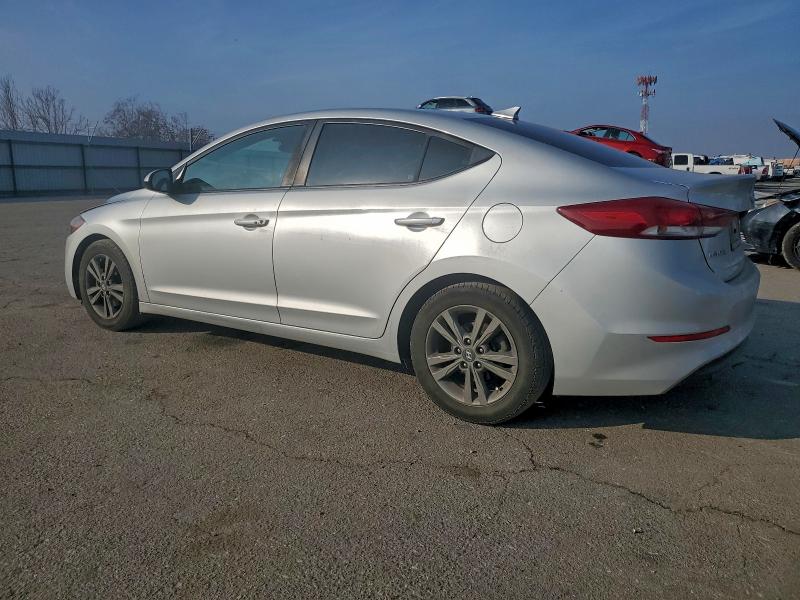 Фото 2 - HYUNDAI ELANTRA