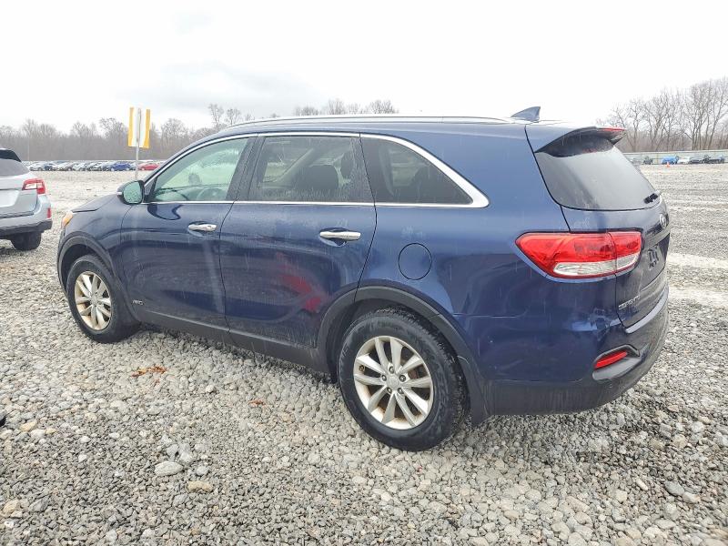 Фото 2 - KIA SORENTO