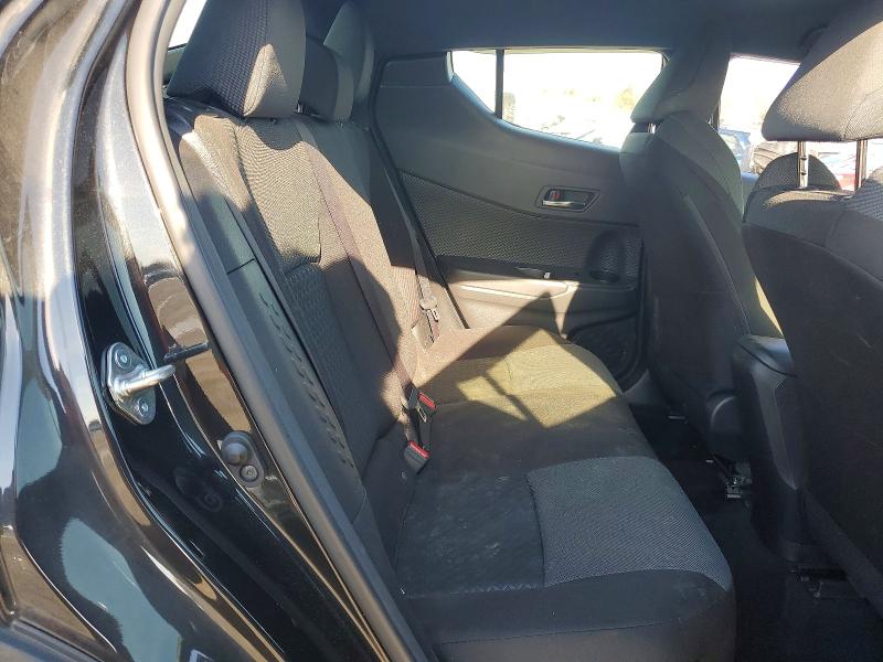 Фото 10 - TOYOTA C-HR