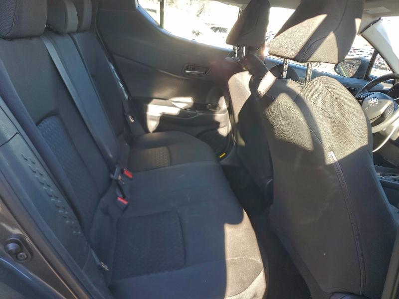 Фото 11 - TOYOTA C-HR