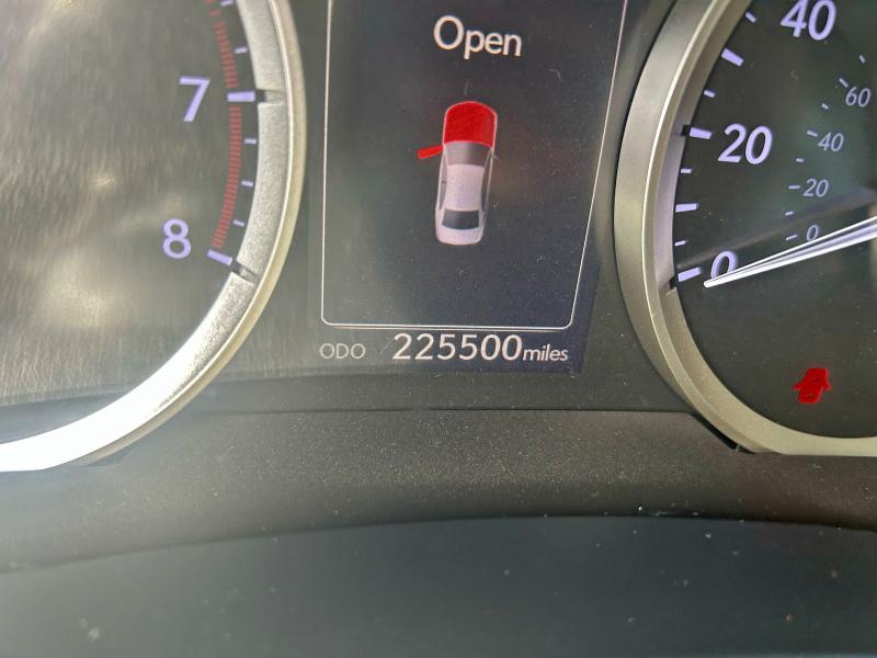 Фото 8 - LEXUS IS