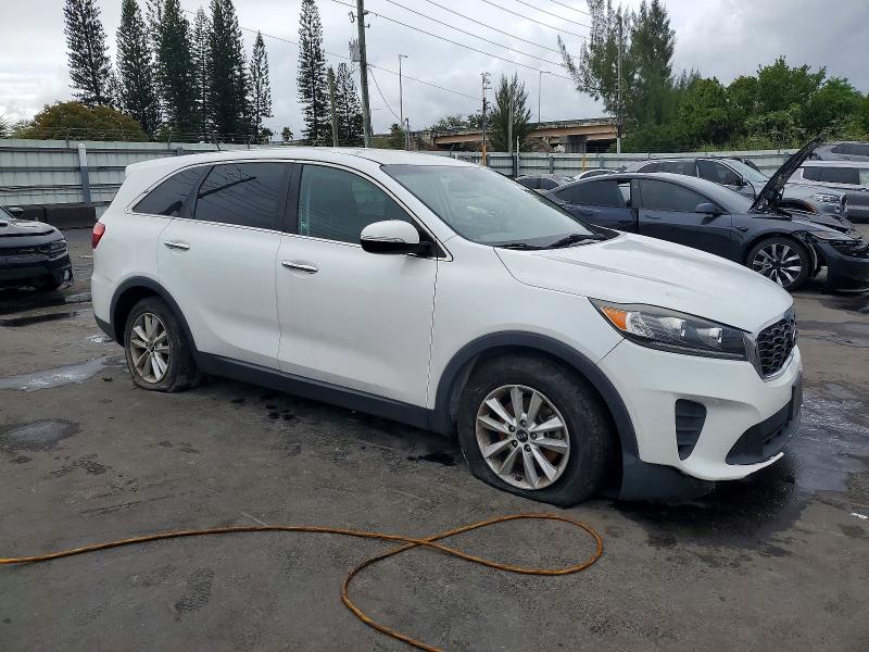 Фото 4 - KIA SORENTO