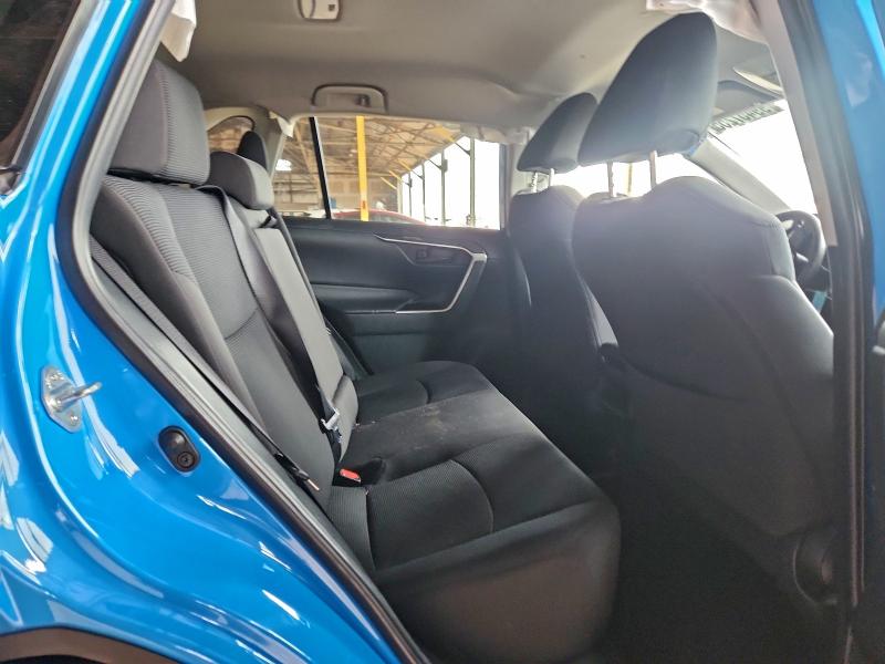 Фото 10 - TOYOTA RAV4