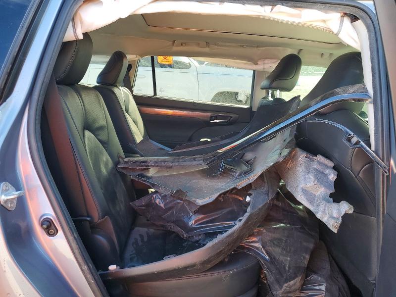 Фото 11 - TOYOTA HIGHLANDER