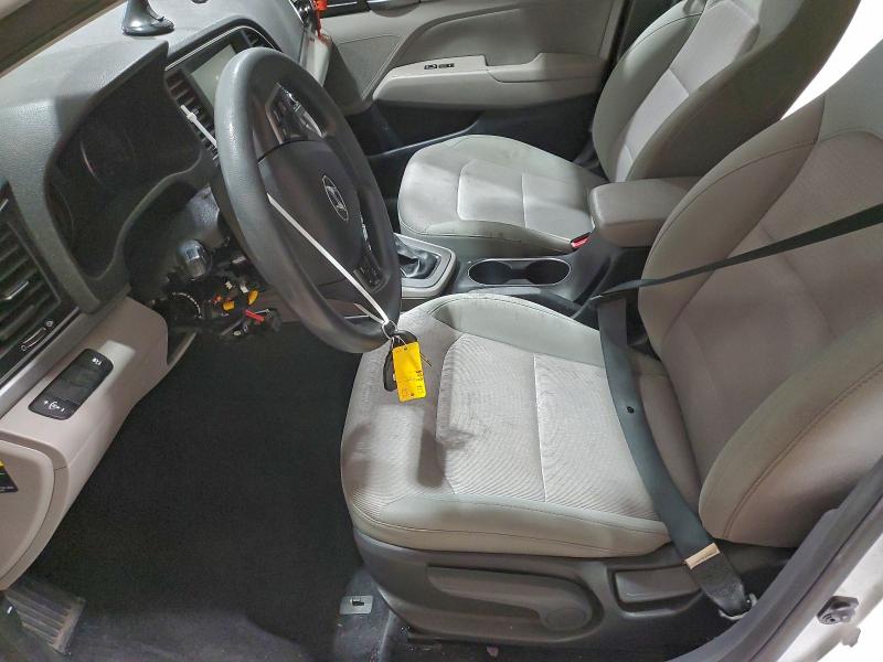 Фото 7 - HYUNDAI ELANTRA