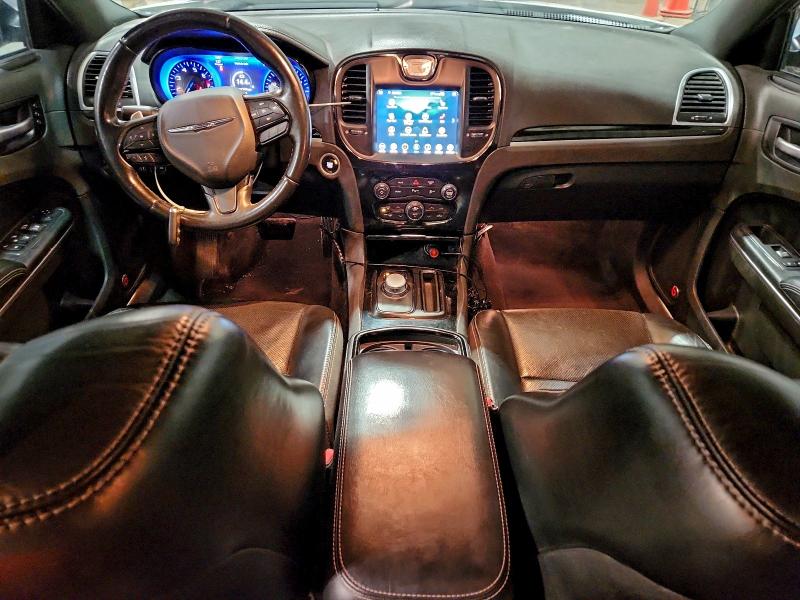 Фото 8 - CHRYSLER 300