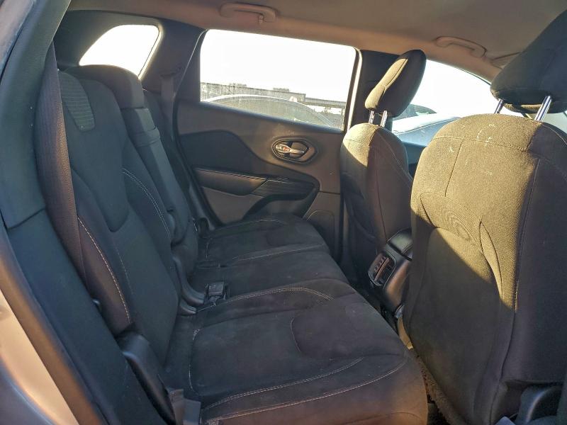 Фото 11 - JEEP GRAND CHER