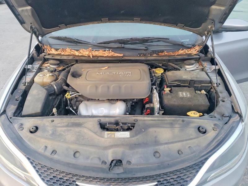 Фото 11 - CHRYSLER 200